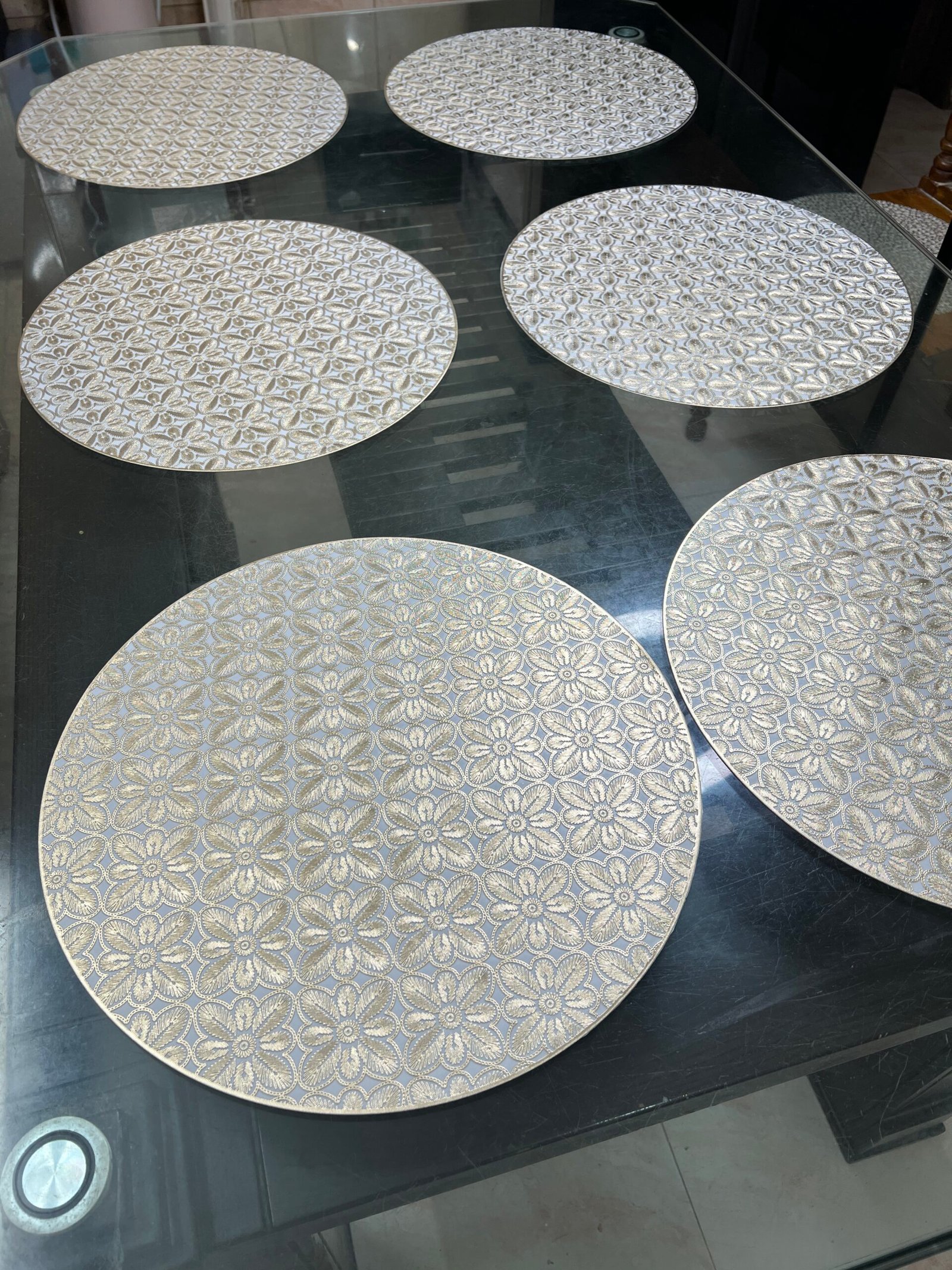 Premium PVC Placemat Set – 6 Piece Round Flower - Image 4
