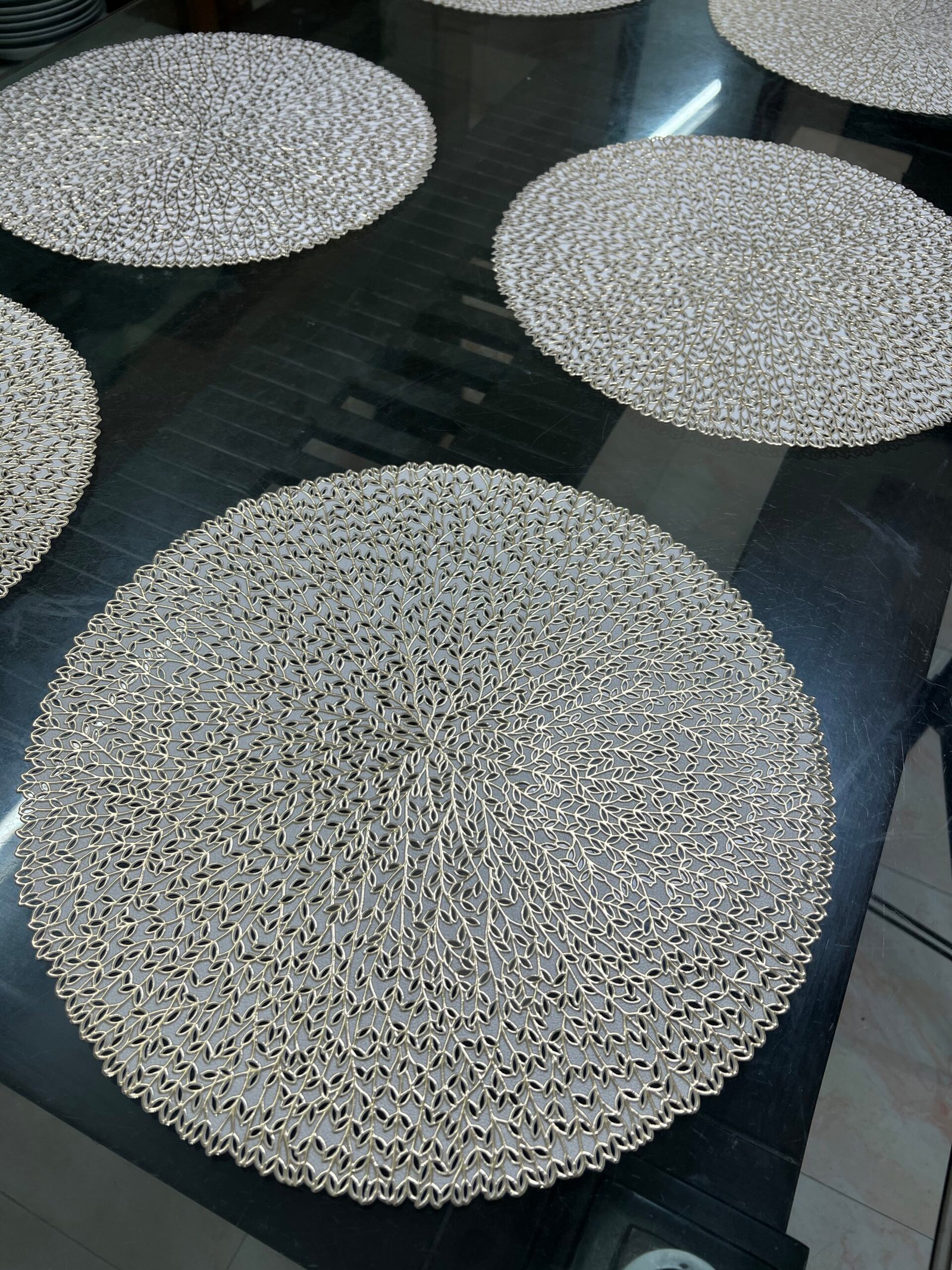Premium PVC Placemat Set – 6 Piece Round Flower 2 - Image 3